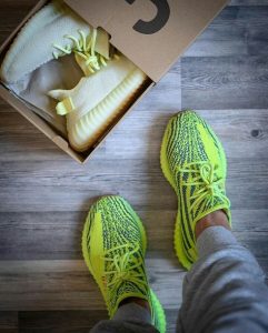 YEEZY BOOST 350 V2 SEMI FROZEN YELLOW
