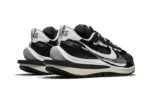 ⁦Nike X Sacai Vaporwafflle Black White⁩ – תמונה ⁦6⁩