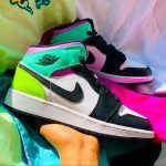 ⁦AIR JORDAN 1 Mid PASTEL BLACK TOE⁩ – תמונה ⁦2⁩