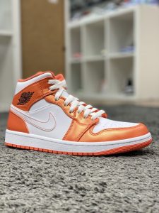 ⁦AIR JORDAN 1 Mid METALLIC ORANGE⁩ – תמונה ⁦2⁩