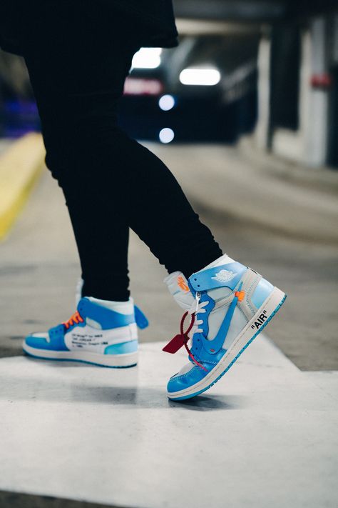 Air Jordan 1 Retro High Off-White University Blue