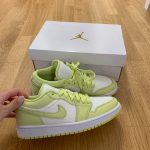 ⁦Air Jordan 1 Low Limelight⁩ – תמונה ⁦7⁩