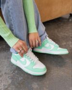 Dunk Low Wmns ‘Green Glow’ – תמונה 3