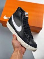 NIKE Blazer MID ’77 VINTAGE BLACK SAIL