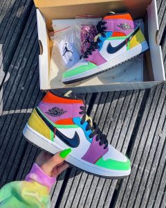 ⁦AIR JORDAN 1 Mid SE LIGHTBULB⁩ – תמונה ⁦3⁩