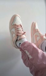⁦Dunk Low Pink Velvet⁩ – תמונה ⁦2⁩