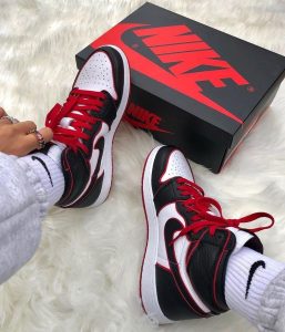 AIR JORDAN 1 Retro HIGH BLOODLINE