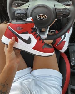 AIR JORDAN 1 Mid CHICAGO BLACK TOE – תמונה 4