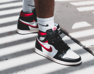 AIR JORDAN 1 Retro HIGH BLACK GYM RED