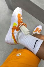 Nike Blazer Low Sacai White Magma Orange – תמונה 2