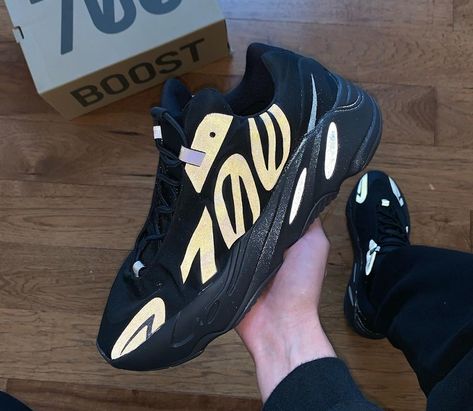 Yeezy 700 MNVN TRIPLE BLACK