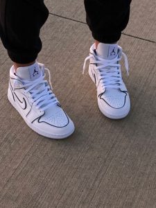 ⁦Air Jordan 1 Mid Iridescent Reflective White⁩ – תמונה ⁦2⁩