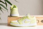 ⁦Air Jordan 1 Low Limelight⁩ – תמונה ⁦6⁩