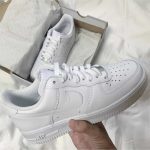 Nike AIR FORCE 1 TRIPLE WHITE – תמונה 5