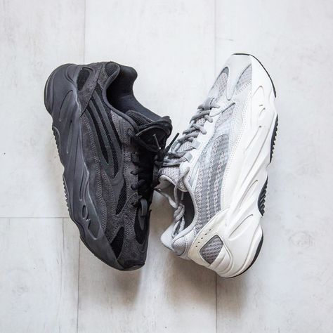 Yeezy 700 V2 VANTA