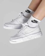 Nike AIR FORCE 1 PIXEL WHITE – תמונה 3