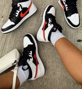 ⁦AIR JORDAN 1 Mid BLACK CHILE RED WHITE⁩ – תמונה ⁦3⁩