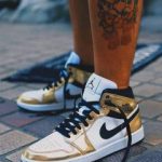 AIR JORDAN 1 Mid WHITE METALLIC GOLD – תמונה 3