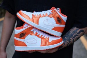 ⁦AIR JORDAN 1 Mid METALLIC ORANGE⁩ – תמונה ⁦4⁩