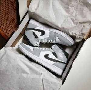 Air Jordan 1 Mid Light Smoke Grey (2022) – תמונה 3