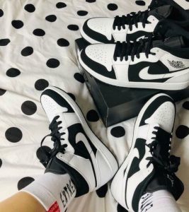 ⁦AIR JORDAN 1 Mid WHITE BLACK⁩ – תמונה ⁦4⁩
