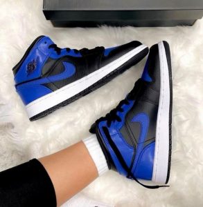⁦AIR JORDAN 1 Mid HYPER ROYAL TUMBLED LEATHER⁩ – תמונה ⁦4⁩
