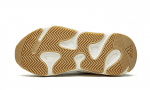 Yeezy 700 MAGNET