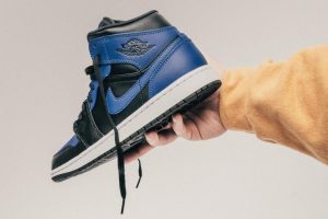 AIR JORDAN 1 Mid HYPER ROYAL – תמונה 3