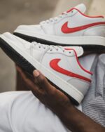 ⁦Air Jordan 1 Low Night Track⁩ – תמונה ⁦2⁩
