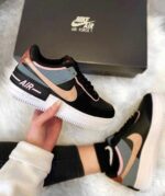 ⁦Nike AIR FORCE 1 SHADOW BLACK METALLIC⁩ – תמונה ⁦4⁩