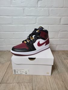 AIR JORDAN 1 MID Se BLACK DARK BEETROOT – תמונה 4
