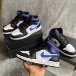 AIR JORDAN 1 Mid WHITE BLACK ROYAL – תמונה 3