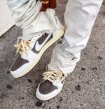⁦Air Jordan 1 Low Travis Scott Reverse Mocha⁩ – תמונה ⁦5⁩