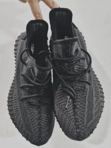YEEZY BOOST 350 V2 BLACK (NON-REFLECTIVE)
