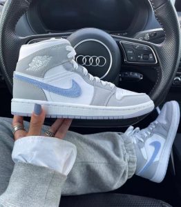 ⁦AIR JORDAN 1 Mid WOLF GREY ALUMINUM⁩ – תמונה ⁦3⁩