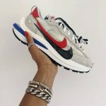 ⁦Nike X Sacai Vaporwafflle Sport Fuchsia Game Royal⁩ – תמונה ⁦2⁩