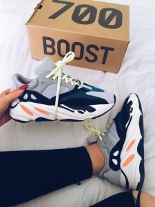 Yeezy 700 WAVE RUNNER SOLID GREY