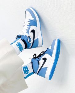 AIR JORDAN 1 Retro HIGH UNIVERSITY BLUE