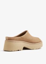 ⁦נעל מגף האג בצבע חום | UGG Heights clogs⁩ – תמונה ⁦3⁩
