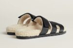 כפכף הרמס פרווה בצבע שחור | Hermes Chypre Sandal – תמונה 3