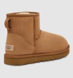 ⁦נעל האג בצבע חום | UGG Classic Ultra Mini⁩ – תמונה ⁦4⁩