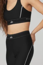 סט חליפת אימון אלו יוגה טייץ וטופ צבע שחור Alo Yoga Black Set