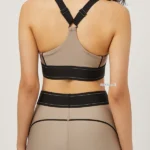 סט טייץ וטופ אימון אלו יוגה צבע שמנת בז Alo Yoga Beige Set