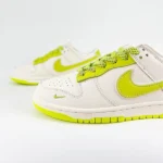 נייק דאנק נמוכות | SB Dunk Low x Supreme - Neon Green