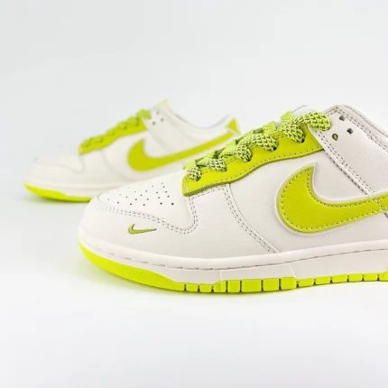 נייק דאנק נמוכות | SB Dunk Low x Supreme - Neon Green
