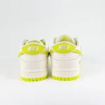 נייק דאנק נמוכות | SB Dunk Low x Supreme - Neon Green