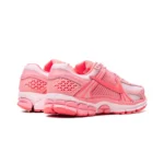 נעלי נייק וומרו 5 בצבע ורוד - Nike Zoom Vomero 5 Triple Pink