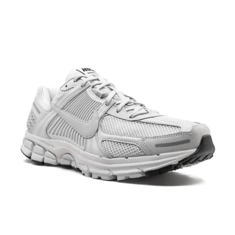 נעלי נייק וומרו 5 בצבע אפור - Nike Zoom Vomero 5 SP Vast Grey
