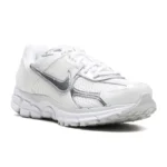נעלי נייק וומרו 5 בצבע לבן - Nike Zoom Vomero 5 Triple White Chrome
