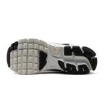 נעלי נייק וומרו 5 בצבע לבן שחור - Nike Zoom Vomero 5 White-Black
